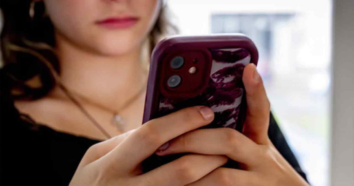 যুক্তরাজ্যে প্রতি ১০ অভিভাবকের একজনের দাবি—সন্তান অনলাইনে ব্ল্যাকমেইলের শিকার