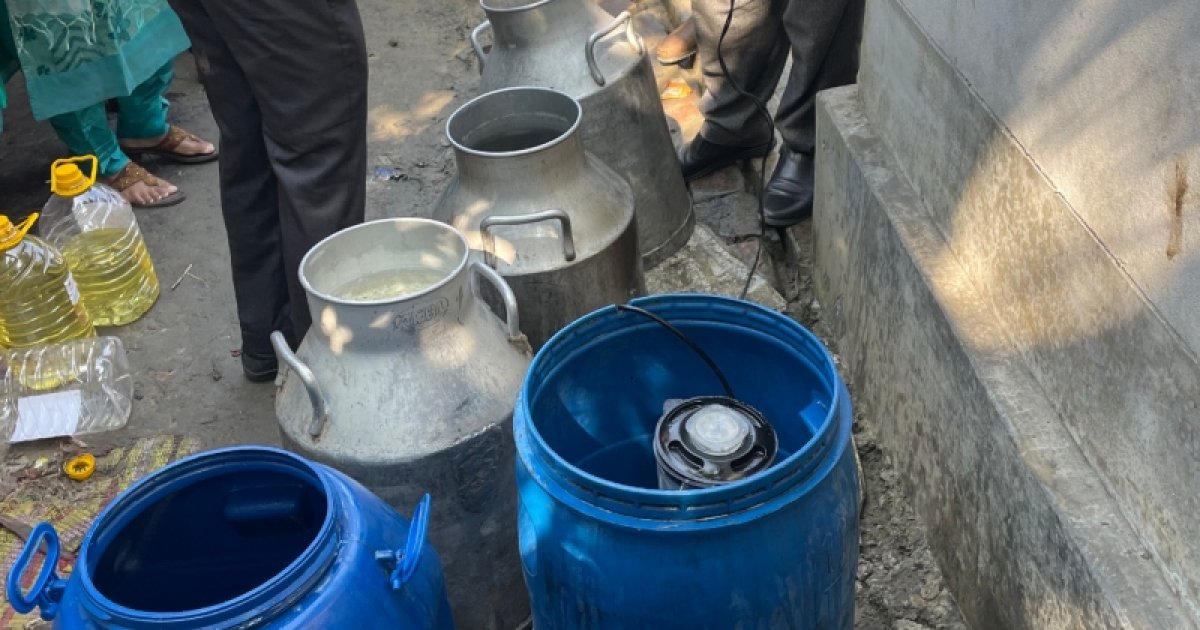 অভিযান দেখে নকল দুধ কারখানা মালিক পালিয়ে গেলেন, স্ত্রীকে জরিমানা