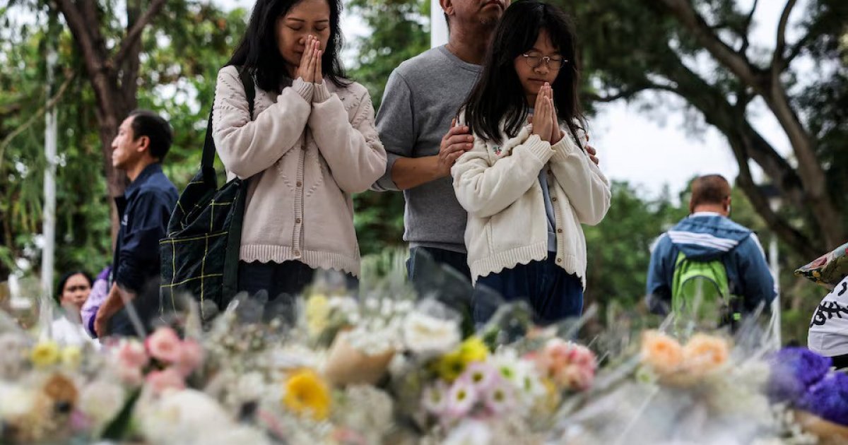 হংকংয়ে আগুনে নিহতদের প্রতি শোক, বিক্ষোভে চীনের সতর্কতা