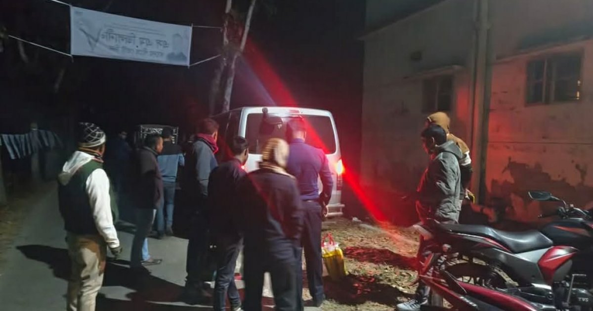 গোপালগঞ্জে নির্বাচনের আগের রাতে আট ভোটকেন্দ্রে ককটেল বিস্ফোরণ, আটক ১