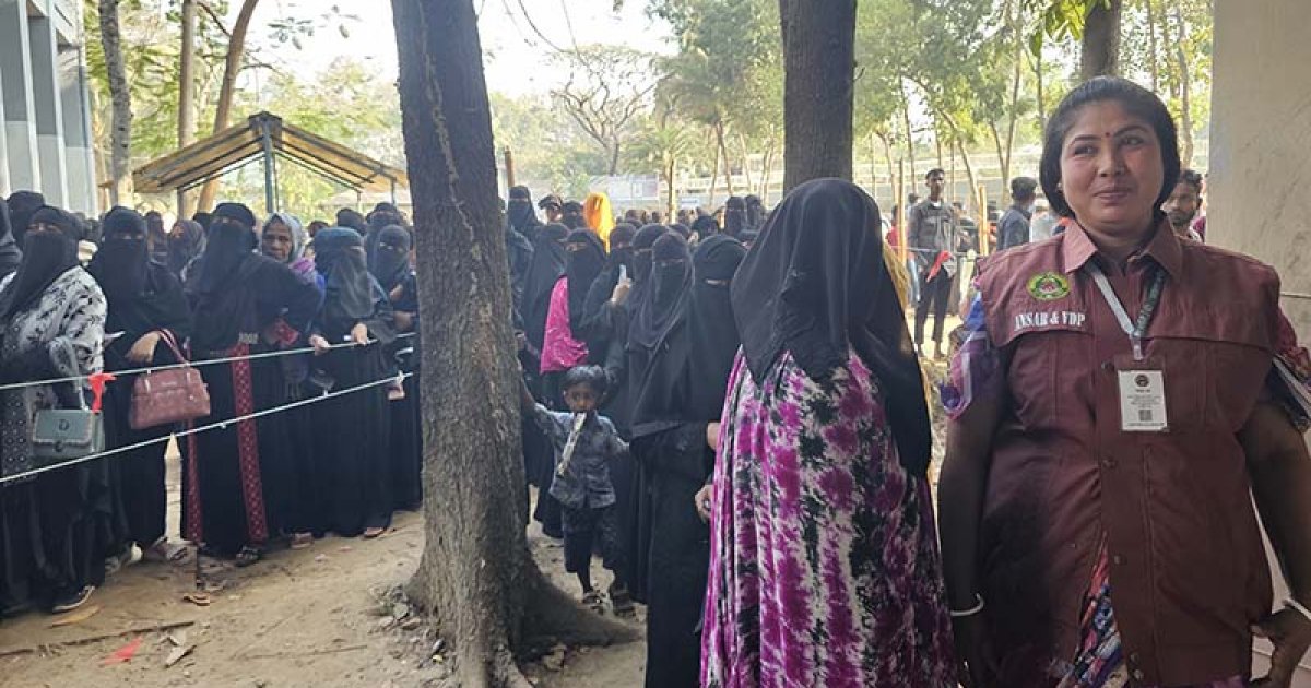 কক্সবাজার-৪ আসনে শান্তিপূর্ণ ভোটগ্রহণ, নারী ভোটারদের সক্রিয় অংশগ্রহণ