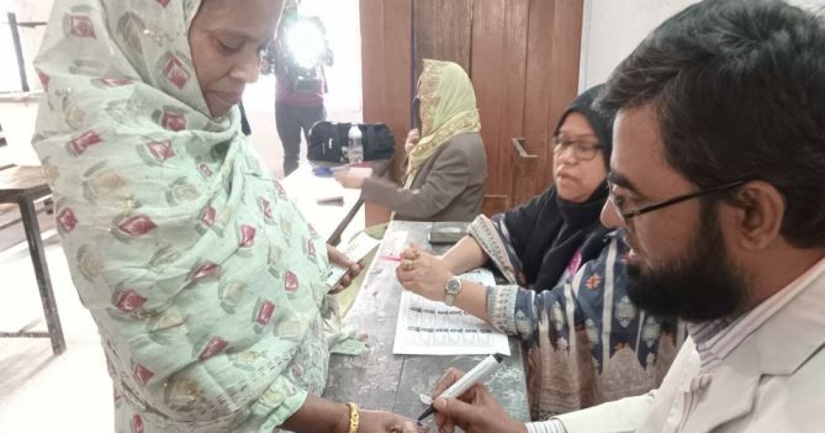 ত্রয়োদশ জাতীয় সংসদ নির্বাচন শুরু: ২৯৯ আসনে ভোটগ্রহণ, ১২ কোটি ভোটার অংশ নিচ্ছেন