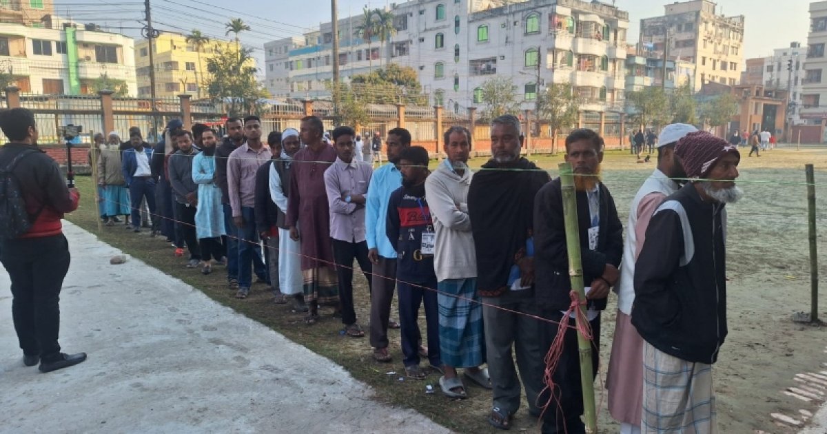 বরিশালে ভোটারদের উৎসাহে কেন্দ্রগুলো মুখরিত, প্রার্থীদের আশা সুষ্ঠু নির্বাচনের