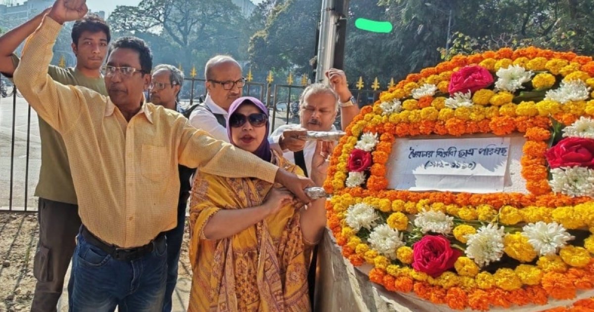 স্বৈরাচার বিরোধী দিবসে শ্রদ্ধা: ছাত্র আন্দোলনের শহীদদের স্মরণে পুষ্পস্তবক অর্পণ