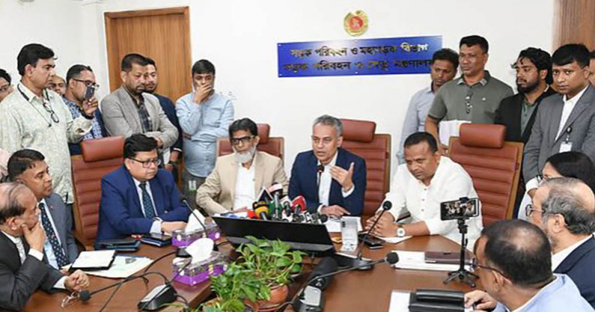 মন্ত্রী রবিউল আলমের সংজ্ঞা: সমঝোতায় টাকা নেওয়া চাঁদা নয়, বাধ্য করলে চাঁদা