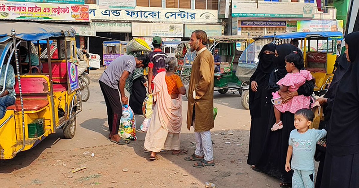 হবিগঞ্জে শ্রমিক মারধরের প্রতিবাদে বাস চলাচল বন্ধ, যাত্রীদের ভোগান্তি