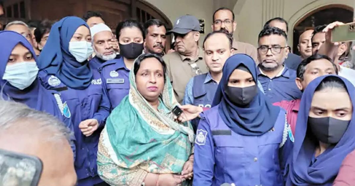 সাবেক মেয়র সেলিনা হায়াৎ আইভীকে আরেক হত্যা মামলায় শ্যোন অ্যারেস্ট দেখিয়েছে পুলিশ