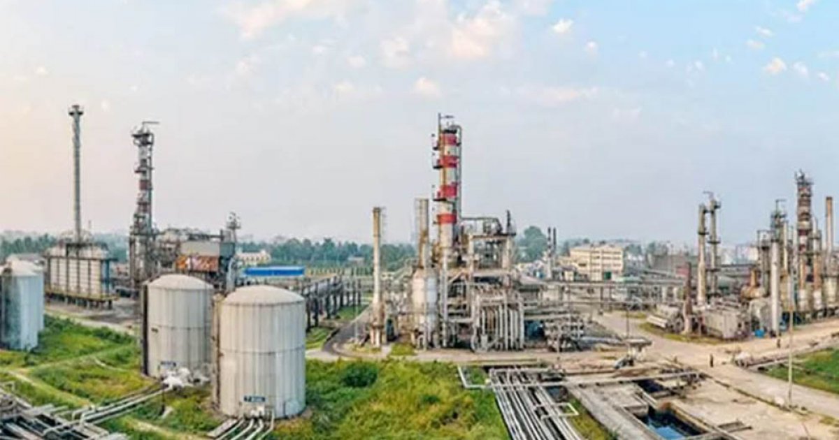 মধ্যপ্রাচ্য সংকটে বাংলাদেশের জ্বালানি সরবরাহ: মজুত ও আমদানি ঝুঁকি নিয়ে নতুন আলোচনা