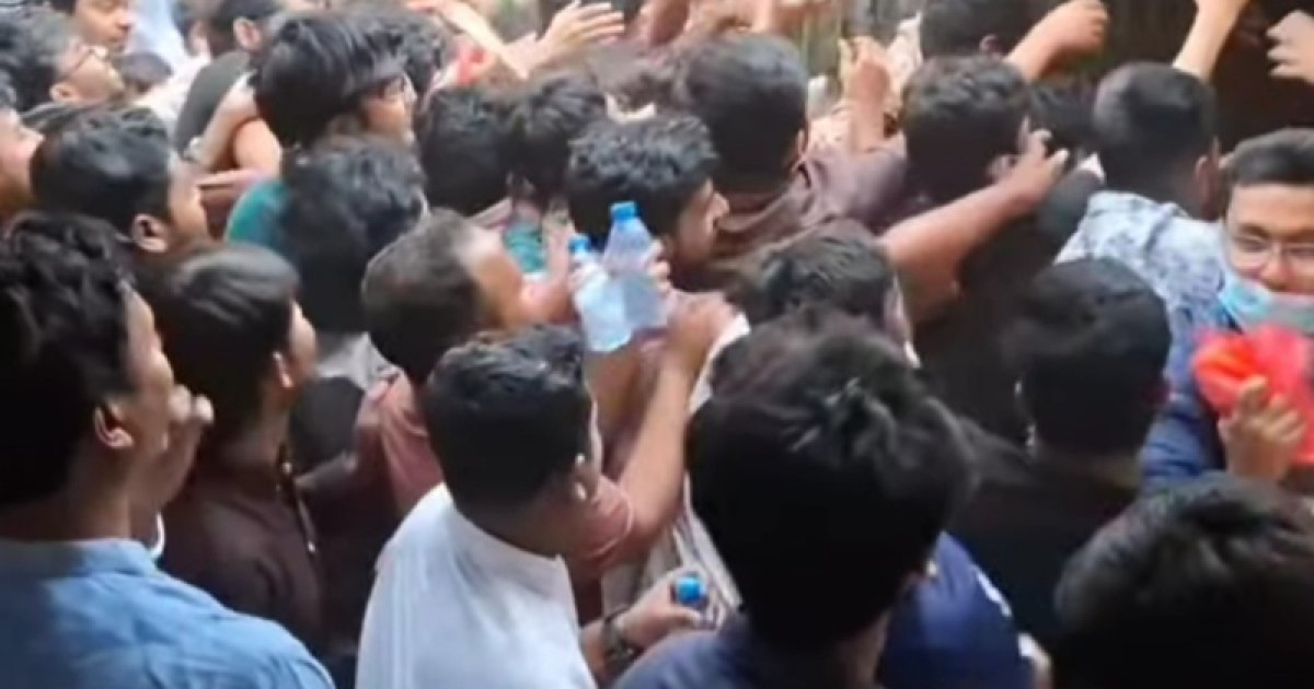 জাহাঙ্গীরনগর বিশ্ববিদ্যালয়ে ছাত্রশিবিরের ইফতার মাহফিলে খাবার সংকট ও অব্যবস্থাপনার অভিযোগ