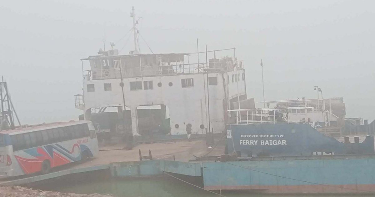 দৌলতদিয়া-পাটুরিয়ায় তিন ঘণ্টা পর ফেরি চলাচল শুরু