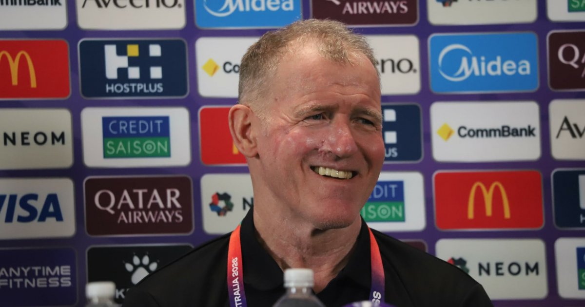 ৪ গোলে হেরে বিদায়ের পর দায়িত্ব ছাড়ার ইঙ্গিত বাটলারের