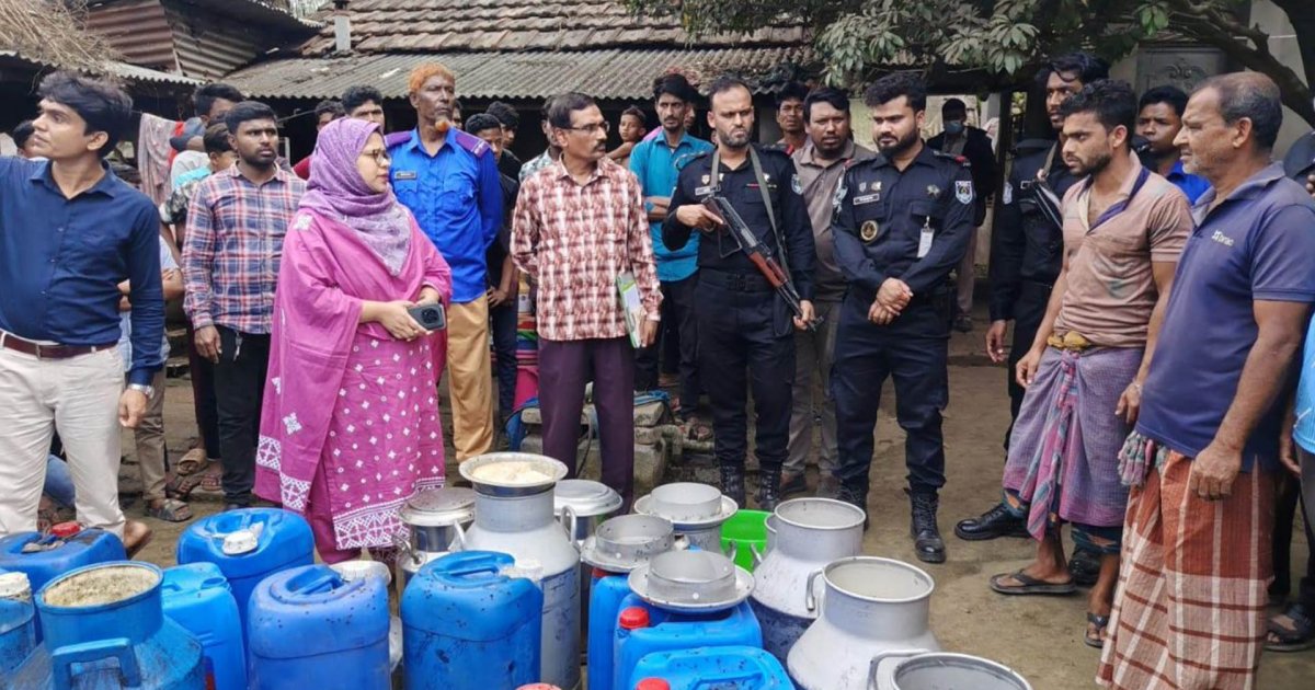 জেলি-সয়াবিন তেল-সোডা মিশিয়ে দুধ তৈরি, আটক ৬