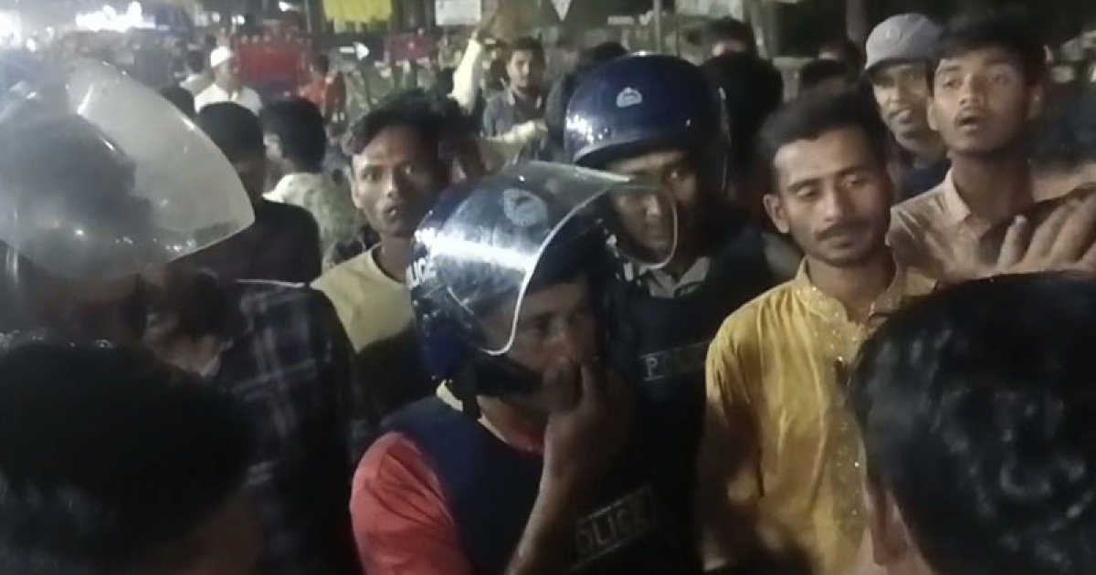 নোয়াখালীতে ধর্ষণ প্রতিবাদে বিক্ষোভে সংঘর্ষ: এনসিপি-বিএনপি নেতাকর্মীদের মধ্যে সংঘর্ষে আহত ৫