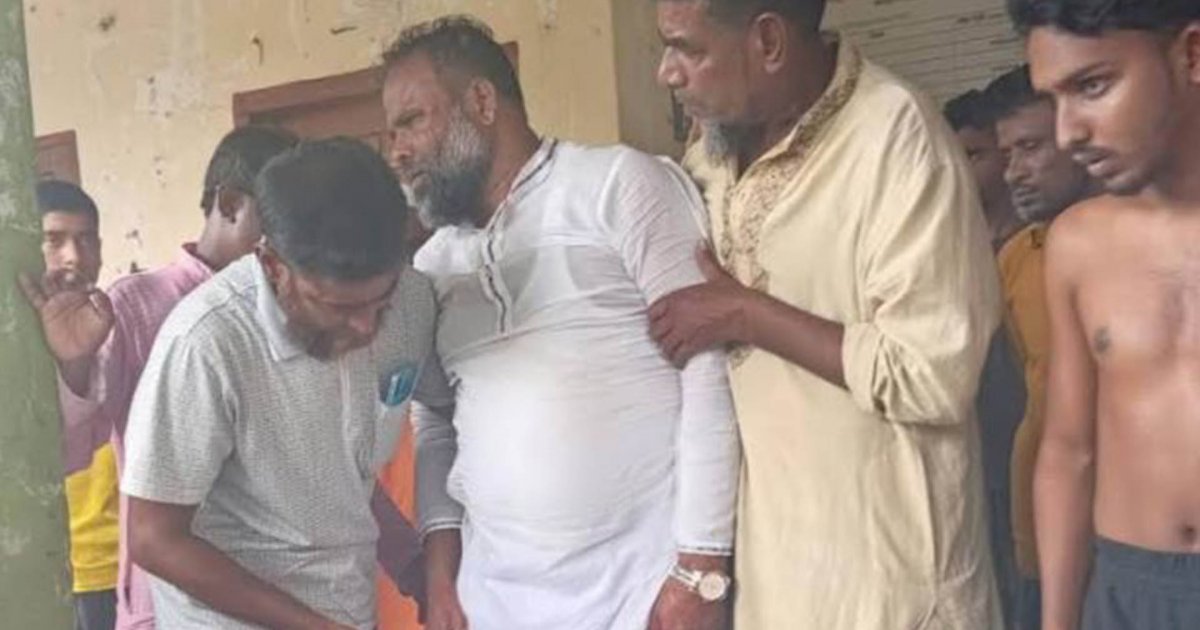 কুড়িগ্রামের উলিপুরে ভিজিএফ চাল বিতরণ তালিকায় অনিয়মের অভিযোগে ইউপি চেয়ারম্যান মারধর