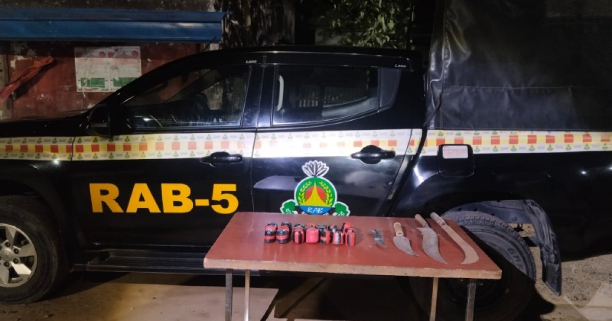 রাজশাহীতে র‍্যাবের অভিযানে উদ্ধার ২১ ককটেল ও দেশীয় অস্ত্র, ঈদে নাশকতার ষড়যন্ত্র