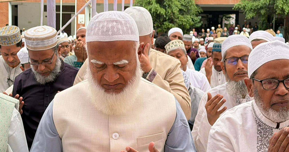জামায়াত আমির ডা. শফিকুর রহমান মিরপুরে ঈদের নামাজ আদায় ও শুভেচ্ছা বিনিময় করেছেন
