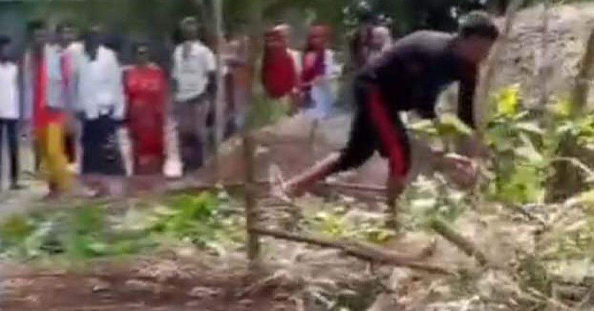 গাইবান্ধায় পৈতৃক জমি বিরোধে ছেলে বাবার কবর ভাঙচুরের অভিযোগ