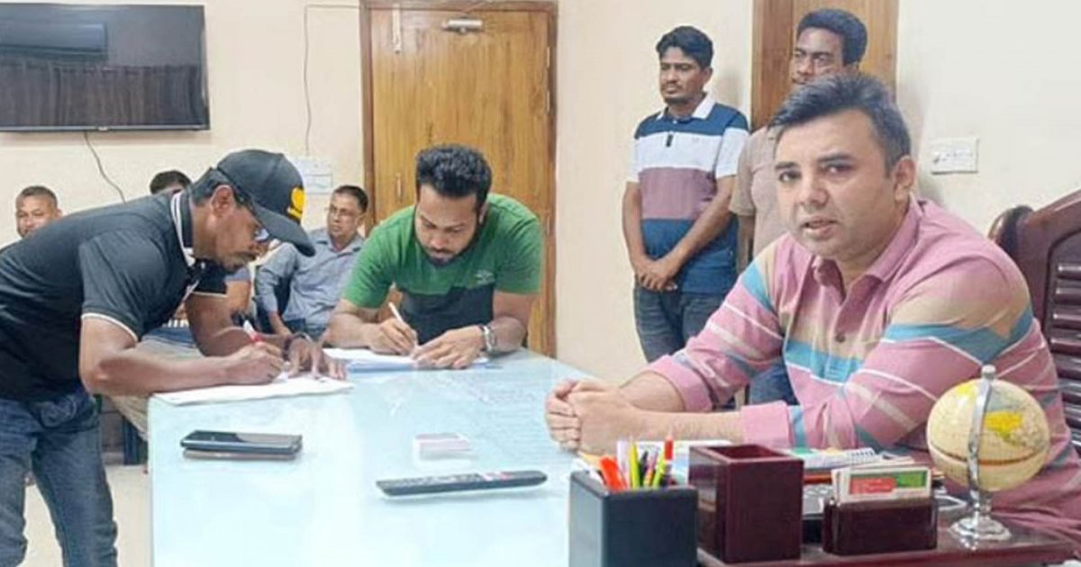 কুমিল্লায় সাংবাদিকদের হাতকড়া পরানোর ঘটনায় তীব্র নিন্দা, প্রশাসনের প্রতিক্রিয়া