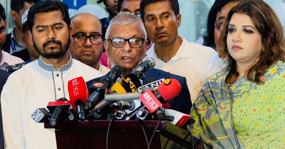 মধ্যপ্রাচ্যের যুদ্ধে নিহত বাংলাদেশি কর্মী এস এম তারেকের মরদেহ দেশে ফিরল, পরিবার পেল আর্থিক সহায়তা