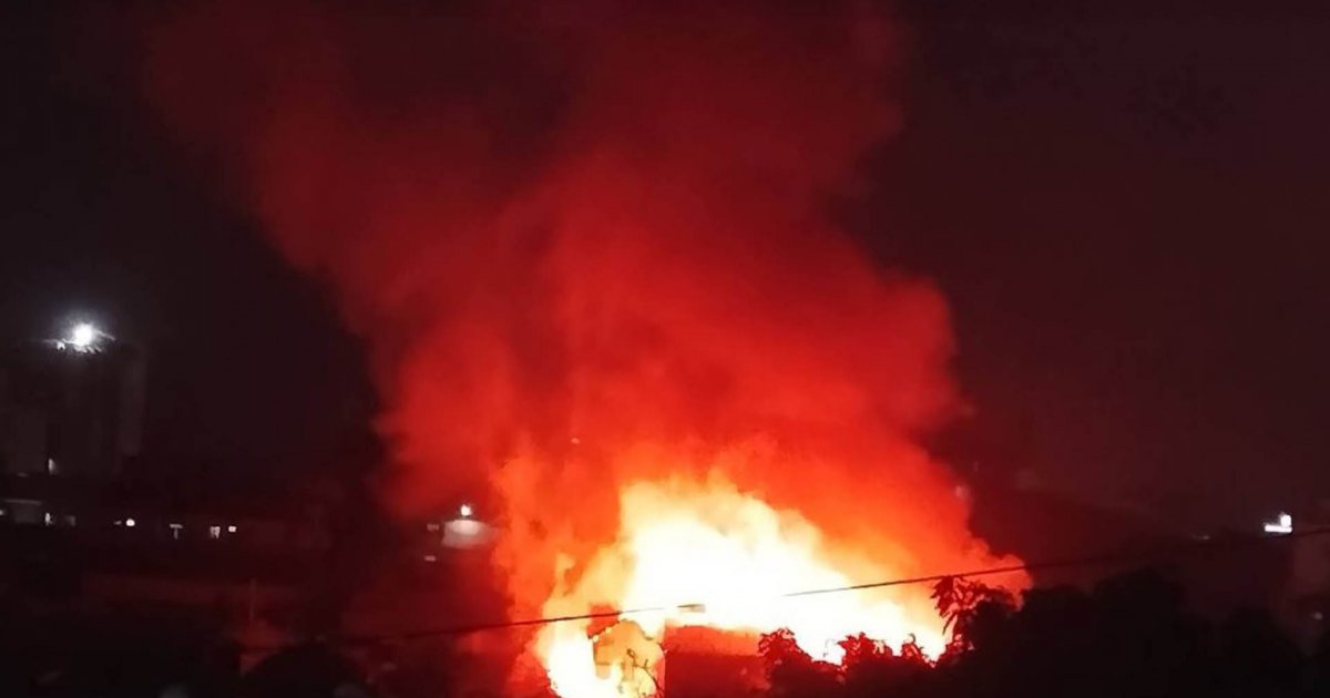 গাজীপুরের টঙ্গী বস্তিতে ভয়াবহ অগ্নিকাণ্ড, ৪০টি ঘর পুড়ে ছাই