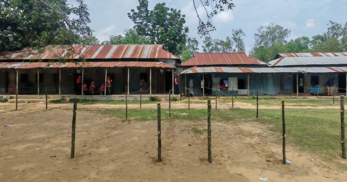 শেরপুর-৩ উপনির্বাচনে দুপুরে ভোটার উপস্থিতির চরম ঘাটতি, কেন্দ্রগুলো ফাঁকা