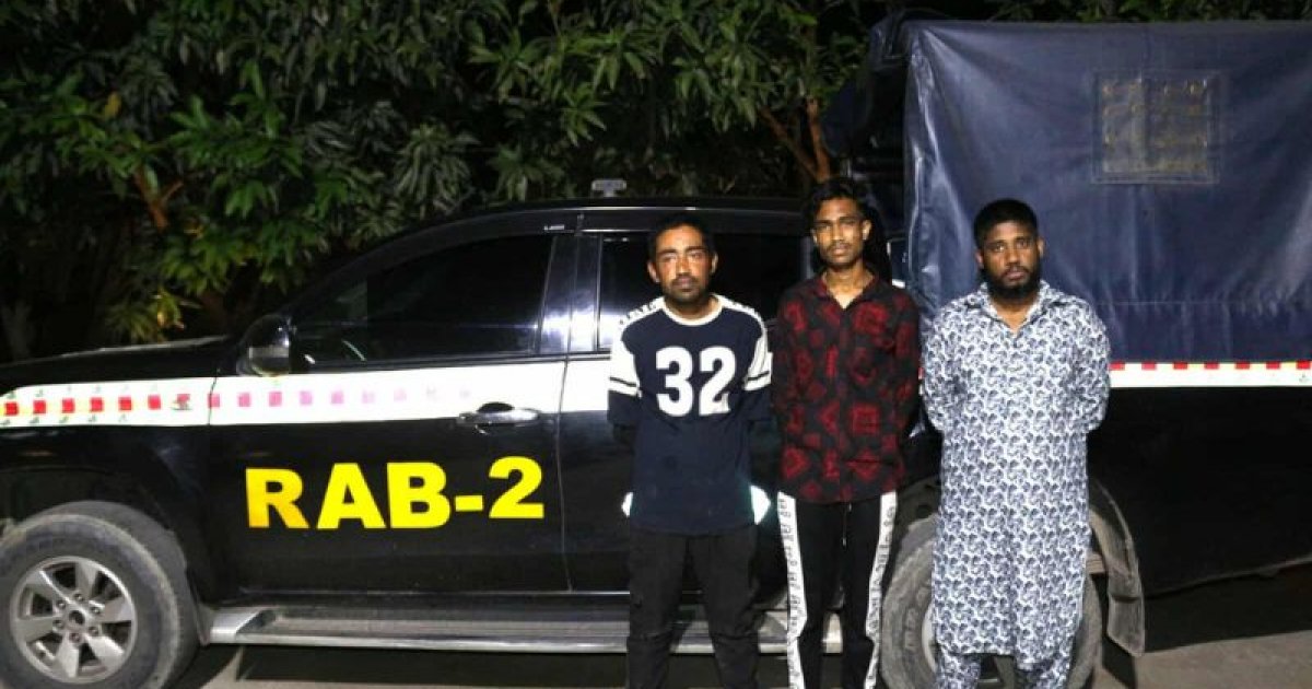 মোহাম্মদপুর জেনেভা ক্যাম্পে র‍্যাবের অভিযানে মাদক ও অস্ত্র জব্দ, তিনজন আটক