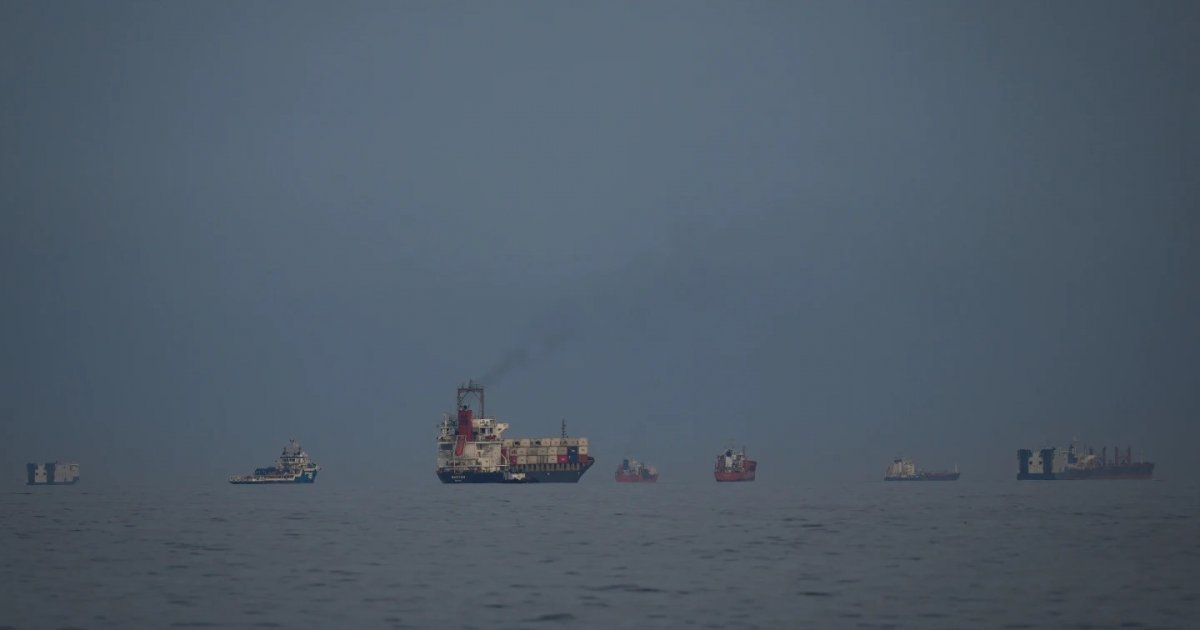 হরমুজ প্রণালিতে টোল নিয়ে দরকষাকষি, জাহাজের জন্য ২০ লাখ ডলার পর্যন্ত খরচ