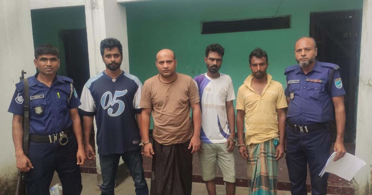 ধামরাইয়ে পুলিশের ওপর হামলা: পর্নোগ্রাফি মামলার আসামি গ্রেফতারে বাধা, যুবদল নেতাসহ দুইজন আটক