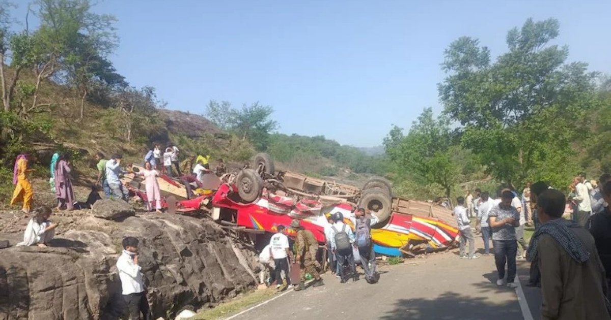 ভারতের জম্মু-কাশ্মীরে বাস দুর্ঘটনায় নিহত ১৫, আহত ২০