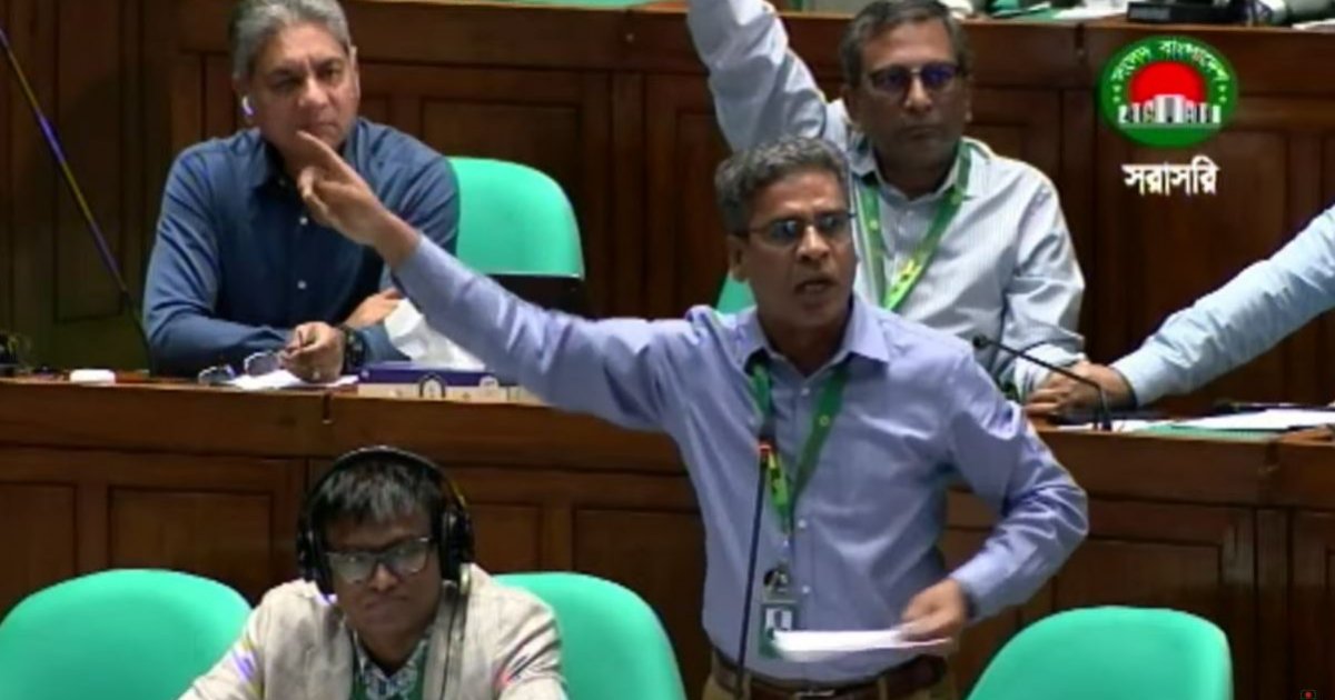 সংসদে উত্তপ্ত বিতর্ক: 'গুপ্ত' লেখাকে কেন্দ্র করে সরকারি-বিরোধী সংঘর্ষ