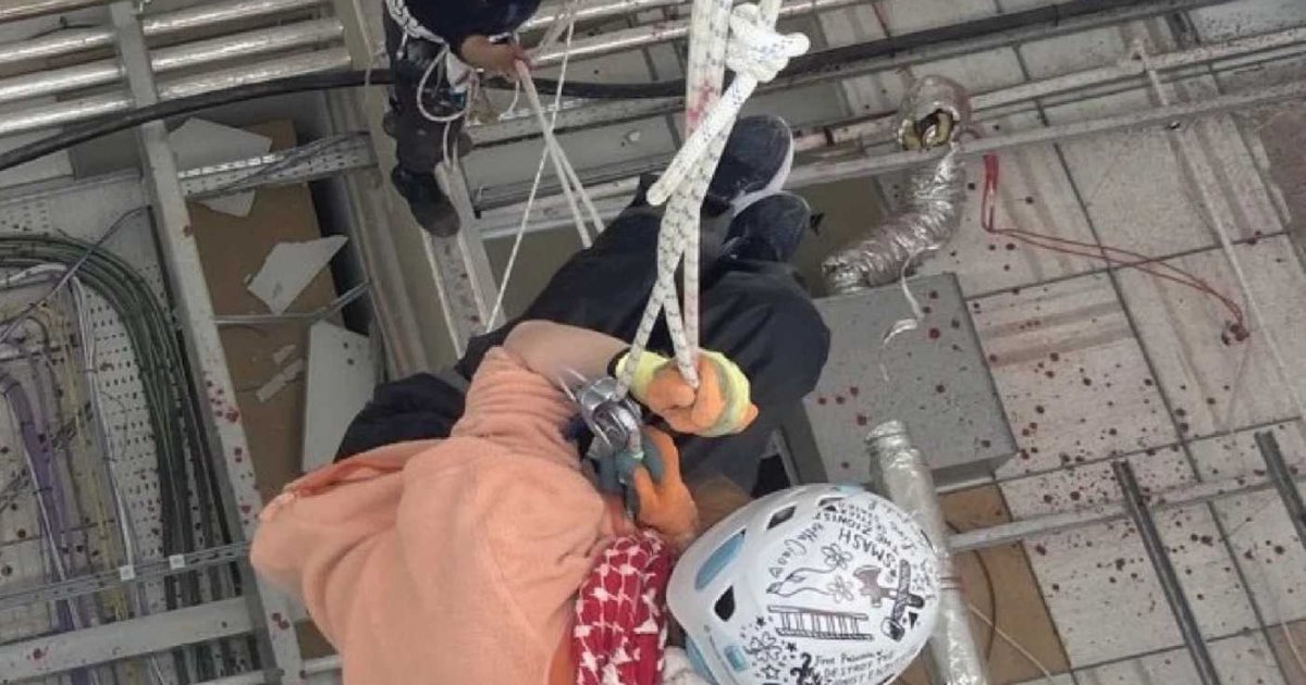 যুক্তরাজ্যে ইসরায়েলি অস্ত্র কারখানায় হামলা অ্যাক্টিভিস্টদের