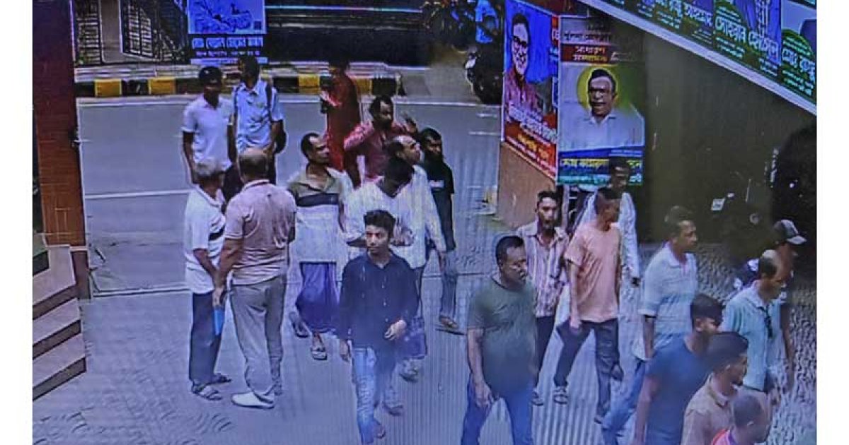 খুলনা প্রেসক্লাবে সাংবাদিকদের ওপর হামলা, বিক্ষোভ ও সড়ক অবরোধ