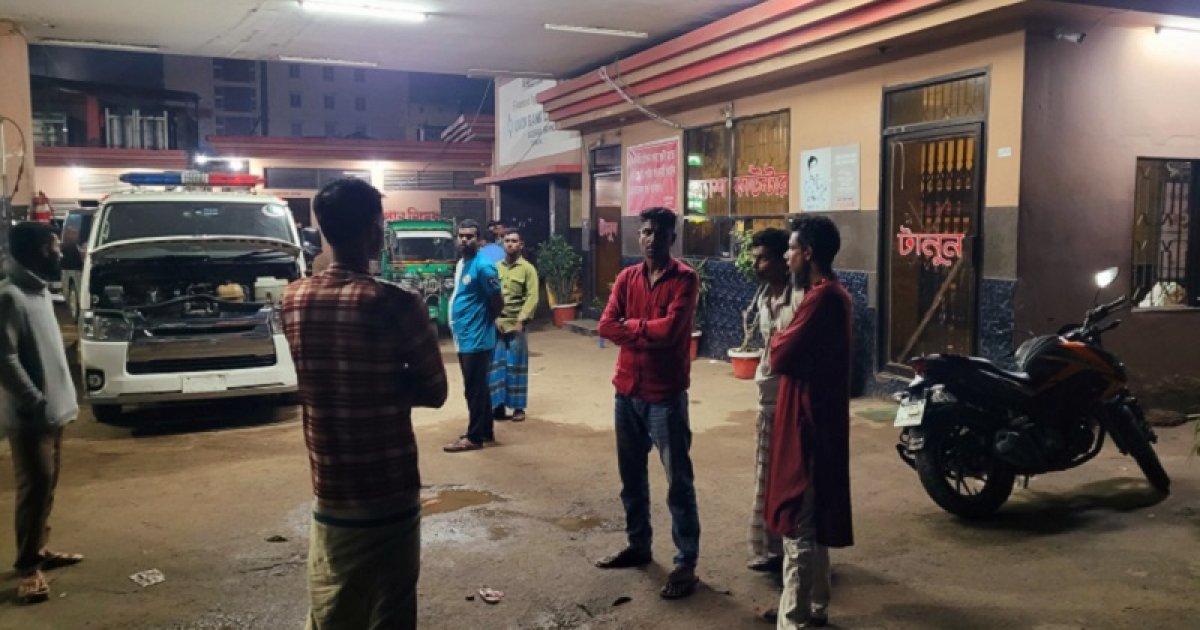 জ্বালানি তেল না পেয়ে ফিলিং স্টেশনে হামলা, লুট দেড় লাখ টাকা