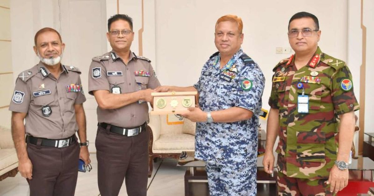 এনডিসি কোর্সের কর্মকর্তারা পুলিশ হেডকোয়ার্টার্স পরিদর্শন করেছেন