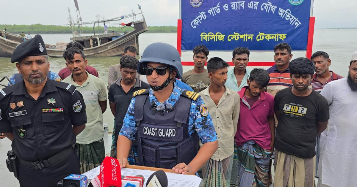টেকনাফে সিমেন্ট পাচার: মূলহোতাসহ ১৪ জন গ্রেফতার