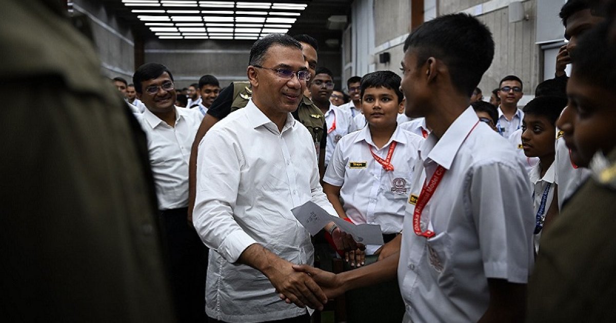 প্রধানমন্ত্রী তারেক রহমানের সঙ্গে সাবেক কলেজের শিক্ষার্থীদের শুভেচ্ছা বিনিময়
