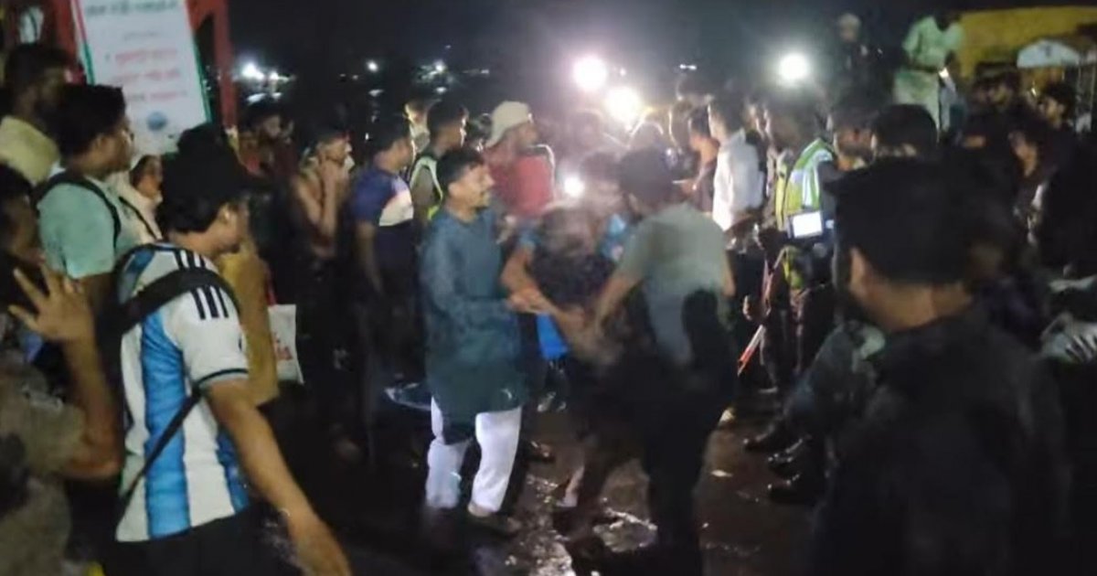 খুলনায় ফেরির সঙ্গে সংঘর্ষে ট্রলার ডুবি, ৩৫ জন উদ্ধার
