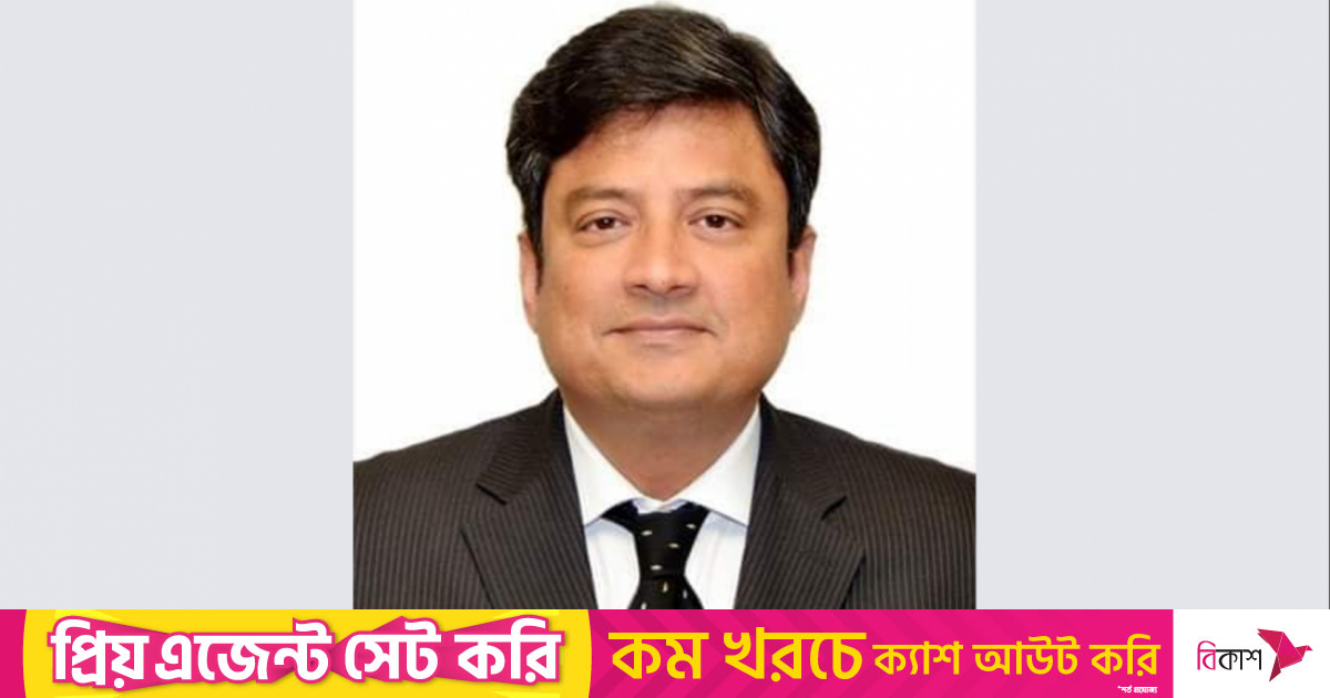 আকস্মিক অনার্স প্রথম বর্ষ পরীক্ষা কেন্দ্র পরিদর্শনে উপাচার্য