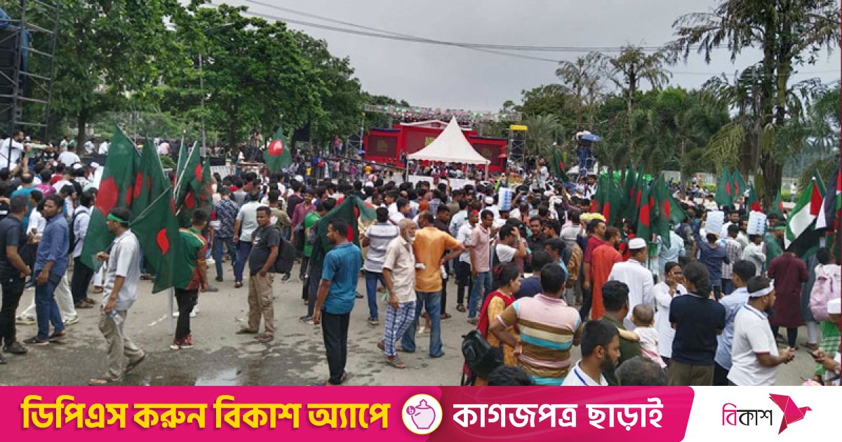 জুলাই ঘোষণাপত্র: মানিক মিয়ায় মানুষের ঢল
