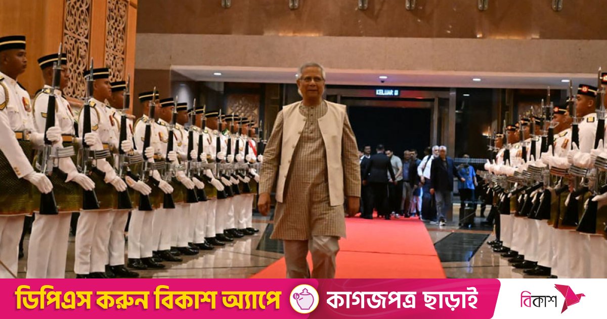 মালয়েশিয়ায় পৌঁছেছেন প্রধান উপদেষ্টা