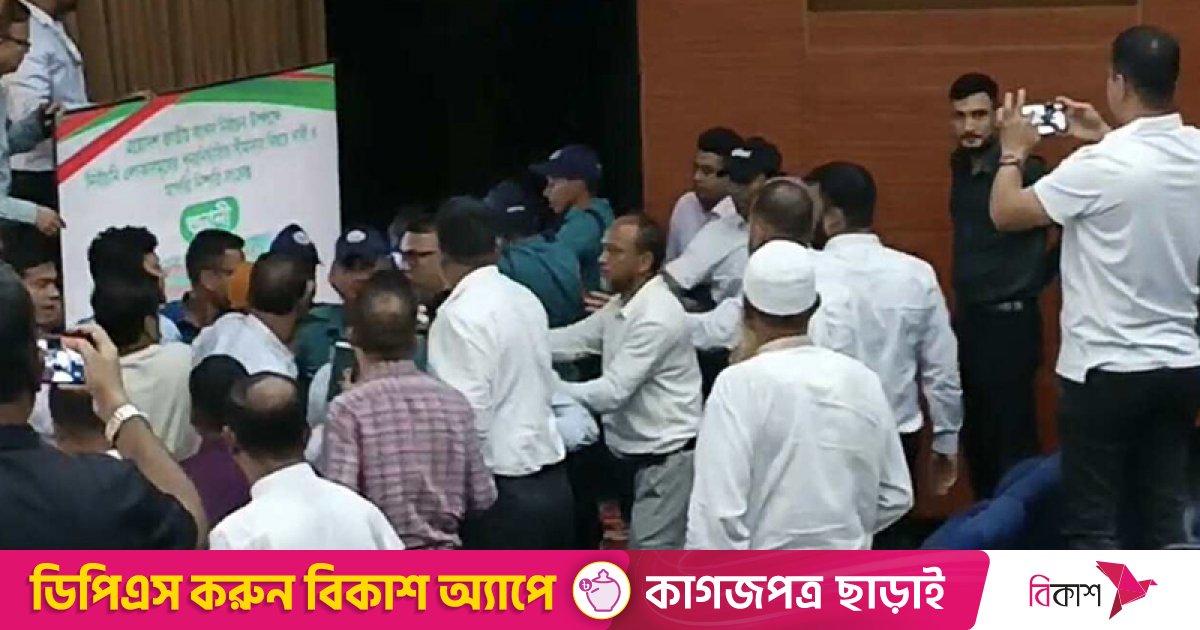 ‘যে নেতাকর্মীদের জন্য ১৫ বছর লড়াই করলাম তারা এখন আমাকে ধাক্কা দেয়’