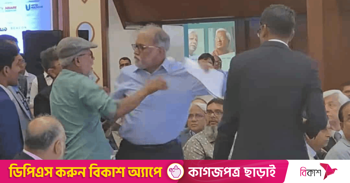 জামায়াত নেতার বক্তব্যে উত্তেজিত চিকিৎসক, অনুষ্ঠান ছেড়ে উঠে গেলেন বিশেষ সহকারী