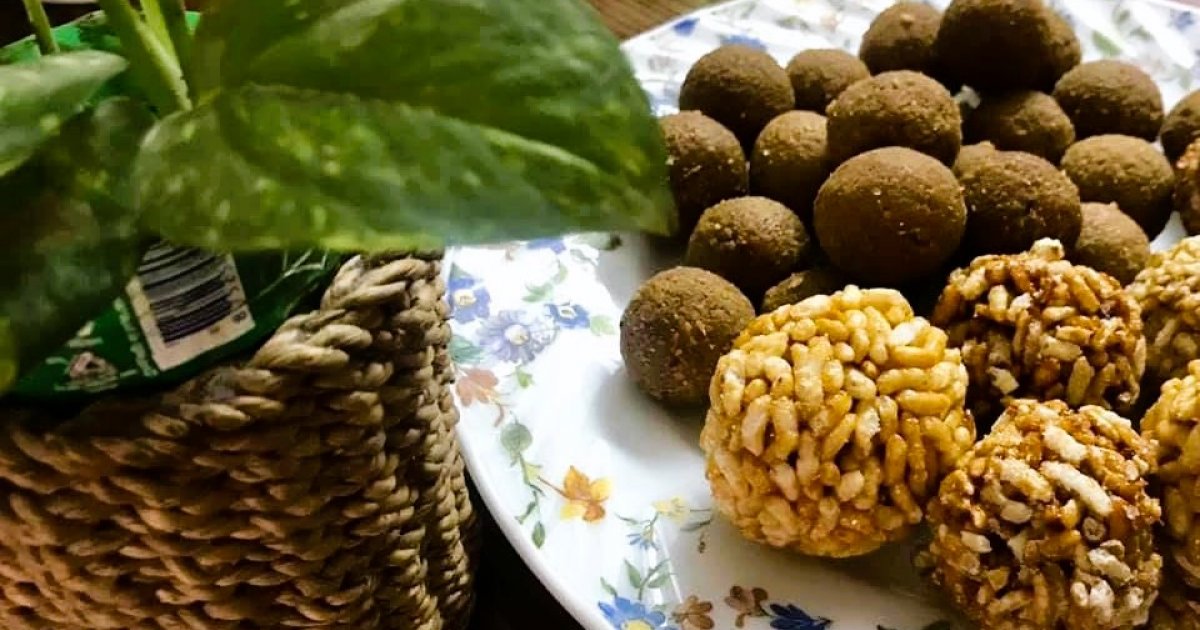কারও আশা না করে নিজেই বানিয়ে ফেলুন নাড়ু-মোয়া