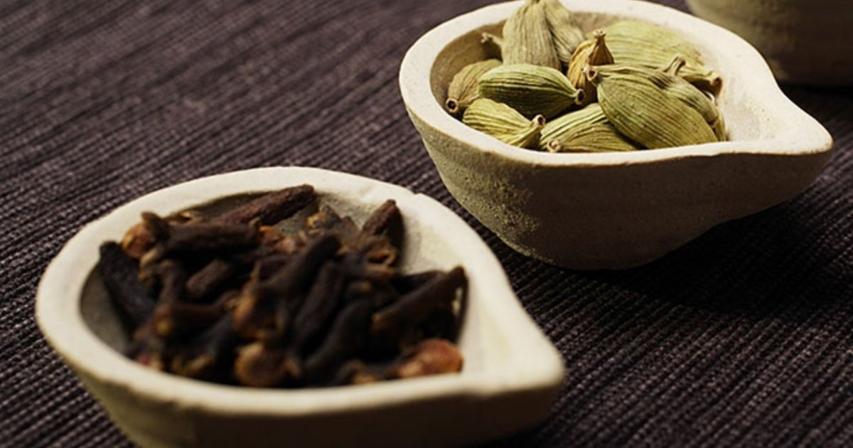 মুখে লবঙ্গ অথবা এলাচ রাখছেন? সতর্ক থাকুন