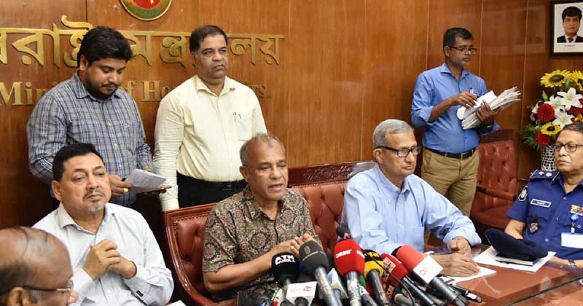 ৩৩ হাজার মণ্ডপে পূজা, শান্তিপূর্ণ উদযাপনের আশ্বাস স্বরাষ্ট্র উপদেষ্টার