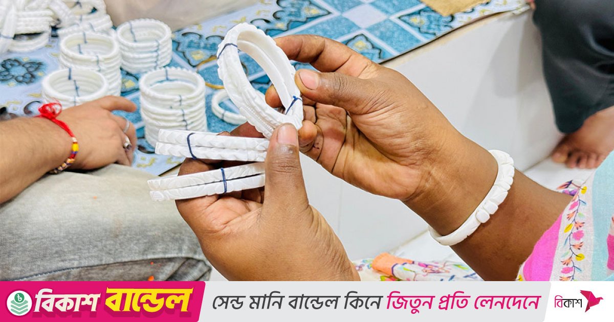 দুর্গোৎসব উপলক্ষে শাঁখা-শঙ্খ বিক্রির ধুম