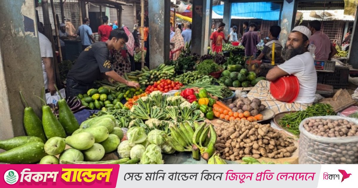 ৩০০ ছাড়িয়েছে কাঁচা মরিচ, শতকের কাছাকাছি বেশিরভাগ সবজি