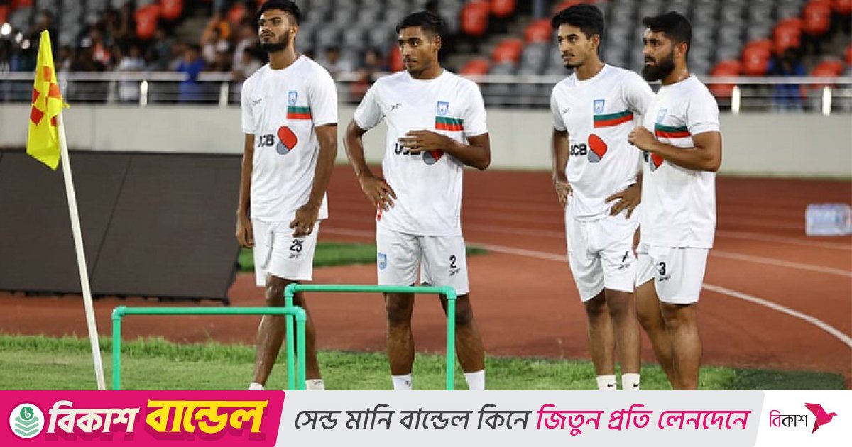 ‘বাধ্য হয়ে নিজেদের মাঠে খেলতে হয়’