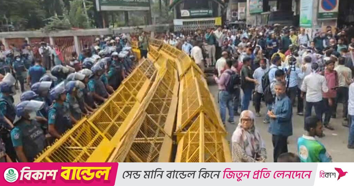 প্রতিবন্ধী বিদ্যালয়ের শিক্ষকদের সচিবালয় অভিমুখী পদযাত্রায় পুলিশের বাধা