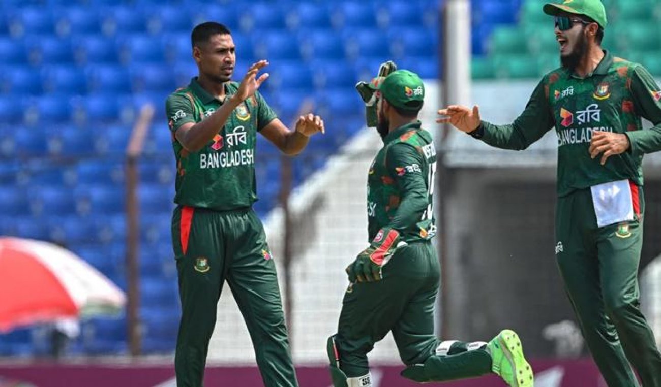 জাতীয় দলে ফিরে দুই উইকেট নেন মোস্তাফিজ